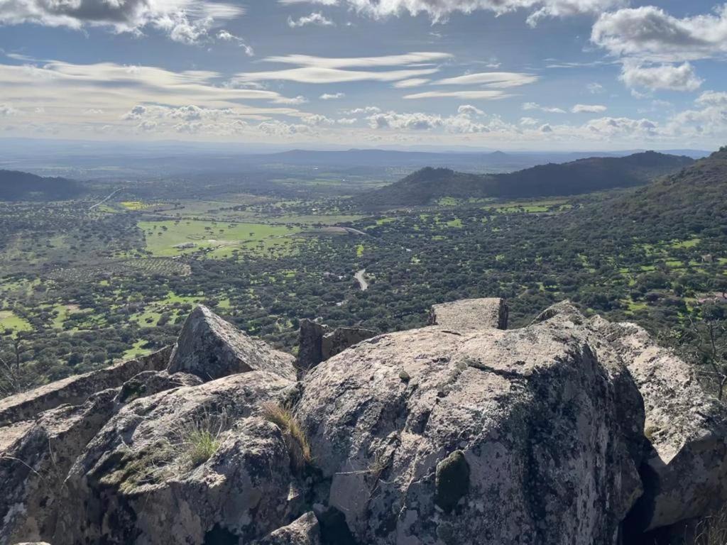 Vuelos De Montana L Montánchez Εξωτερικό φωτογραφία
